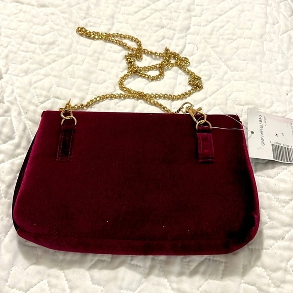 Guess Women’s Burgandy evening purse with chain strap and metal front snap. - Picture 4 of 10
